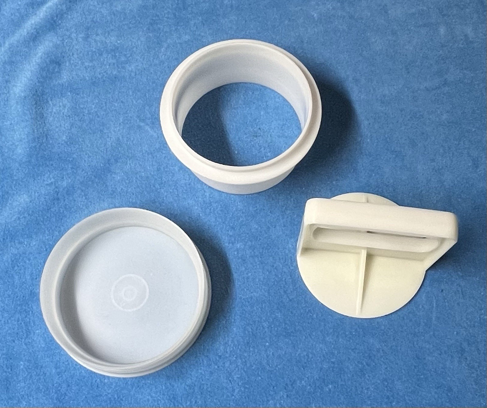 Vintage Tupperware Burger Press & 1 Keeper gallery