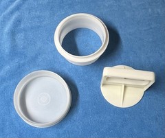 Vintage Tupperware Burger Press & 1 Keeper