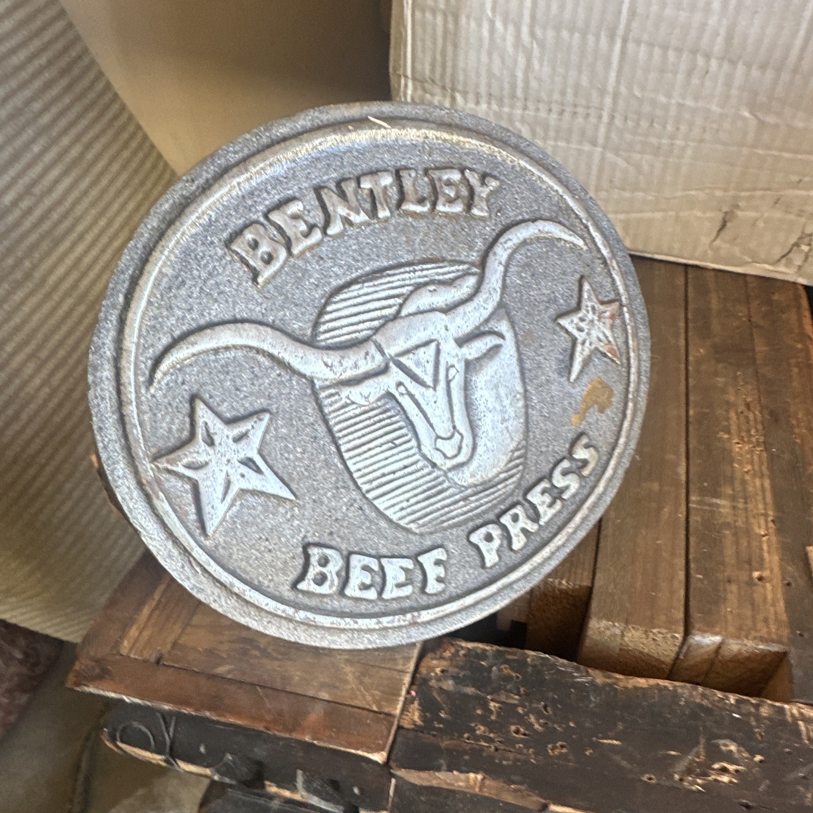 Bentley Beef Press No. 330 Cast Iron Burger Press Wood Handle 6 in Large gallery