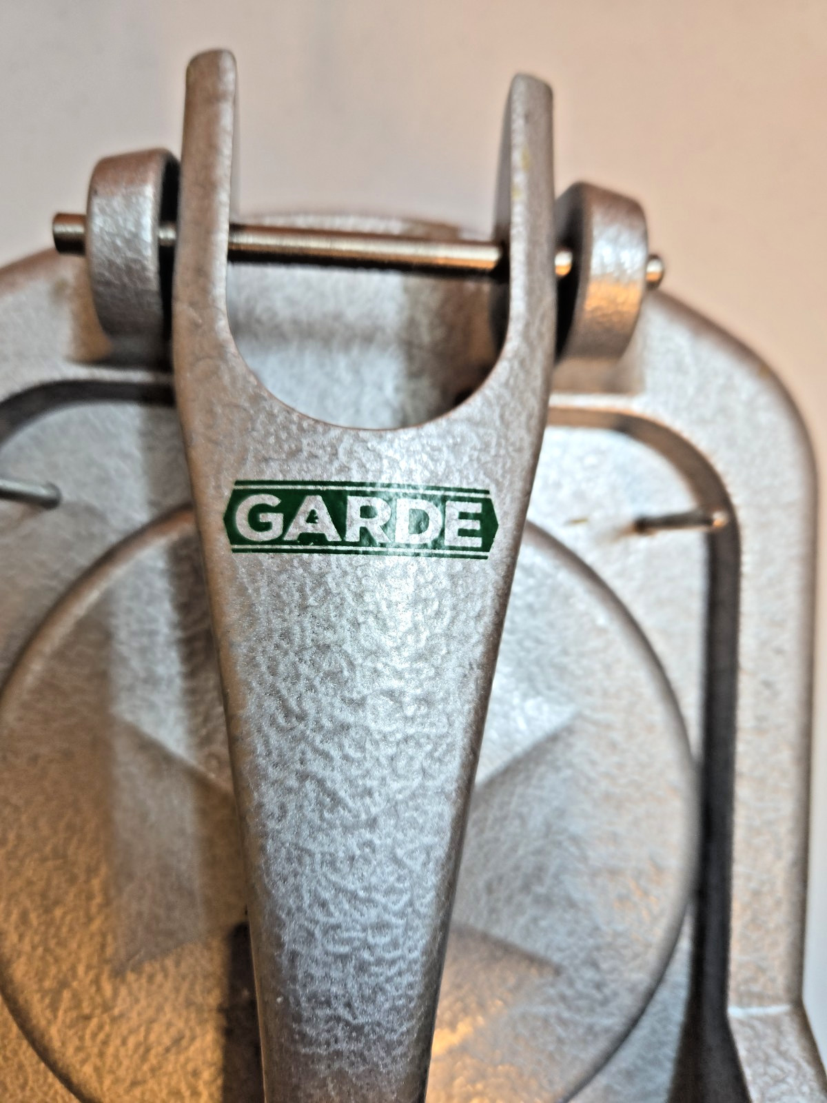 Garde HP1416 Hamburger Patty Molding Press; Cast Aluminum gallery