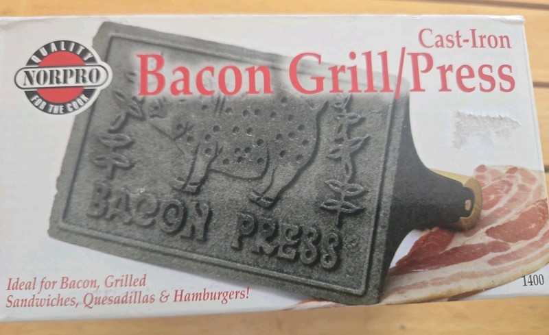 Heavyweight Cast Iron Bacon Press with Wooden Handle for Crispy Bacon New gallery