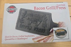 Heavyweight Cast Iron Bacon Press with Wooden Handle for Crispy Bacon New