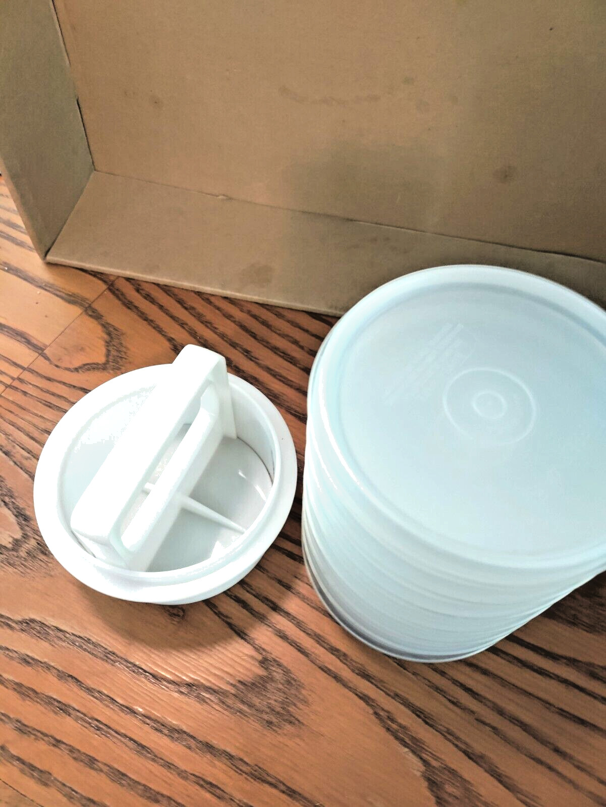 TUPPERWARE 6-QUARTER POUNDER HAMBURGER MOLDS LID, RING AND PRESS 882 gallery