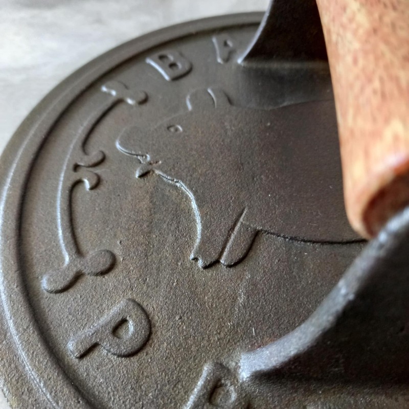Cast Iron Grill Press Heavy Duty Bacon/Meat Press PigEmblem Wood Handle 8.75" EC gallery