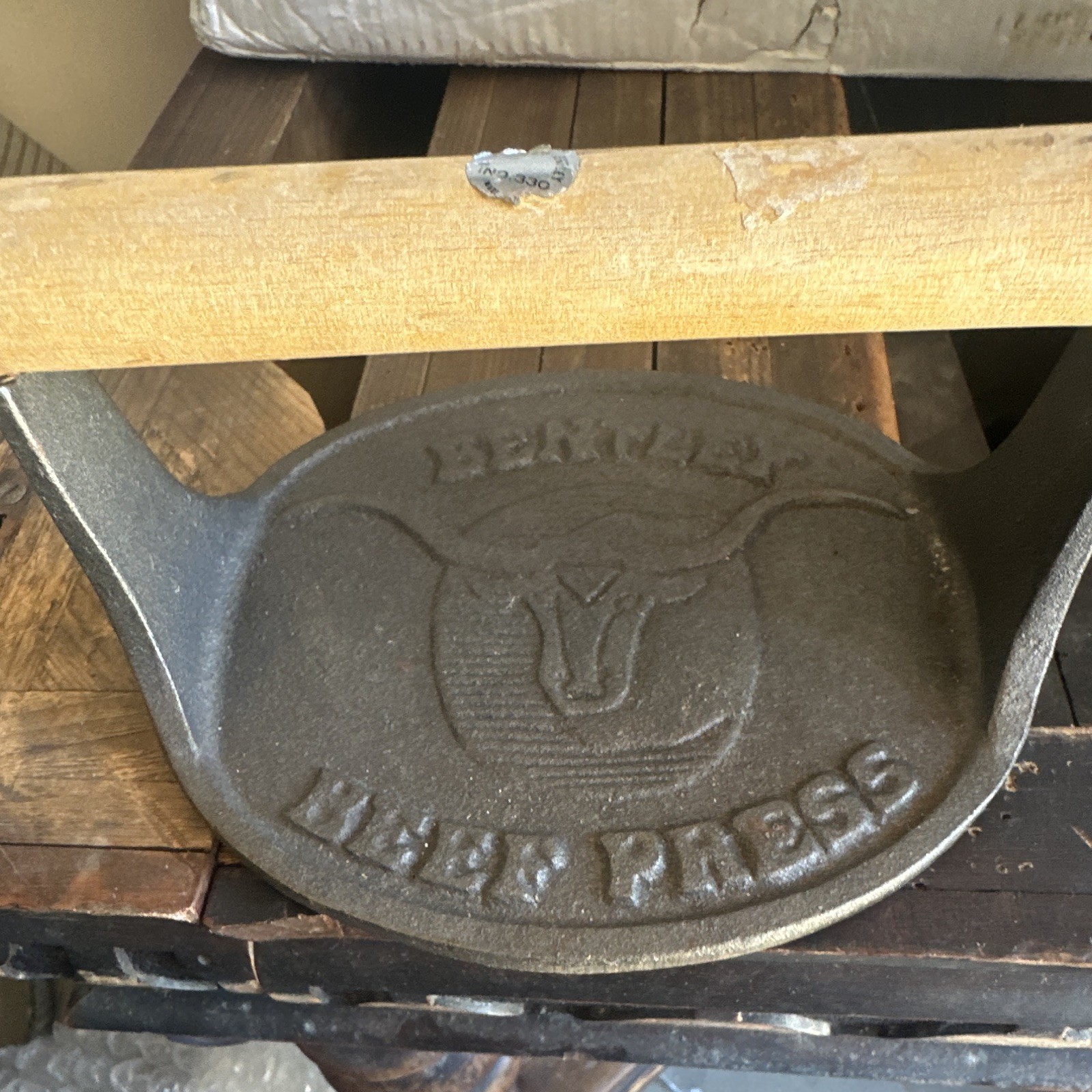 Bentley Beef Press No. 330 Cast Iron Burger Press Wood Handle 6 in Large gallery