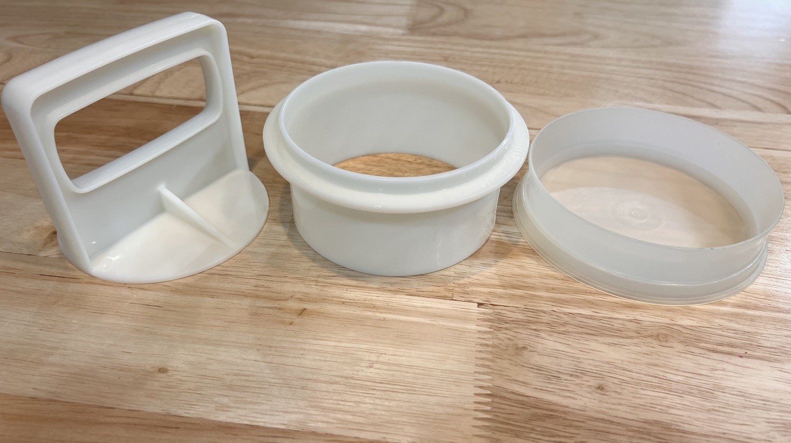 Vintage Tupperware Hamburger Patty Press & Ring White Plastic Burger Maker gallery