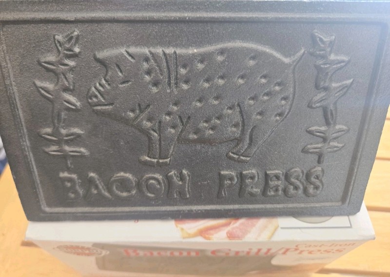Heavyweight Cast Iron Bacon Press with Wooden Handle for Crispy Bacon New gallery