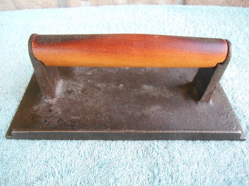 VINTAGE WINCO #70 CAST IRON MEAT PRESS gallery