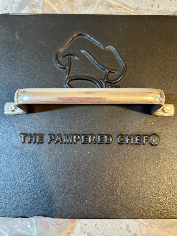 PAMPERED CHEF 2875 Cast Iron Restaurant Style Grill / Bacon Press - NEW IN BOX gallery