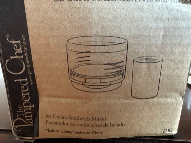 PAMPERED CHEF Ice Cream Sandwich Maker #2485 TX gallery