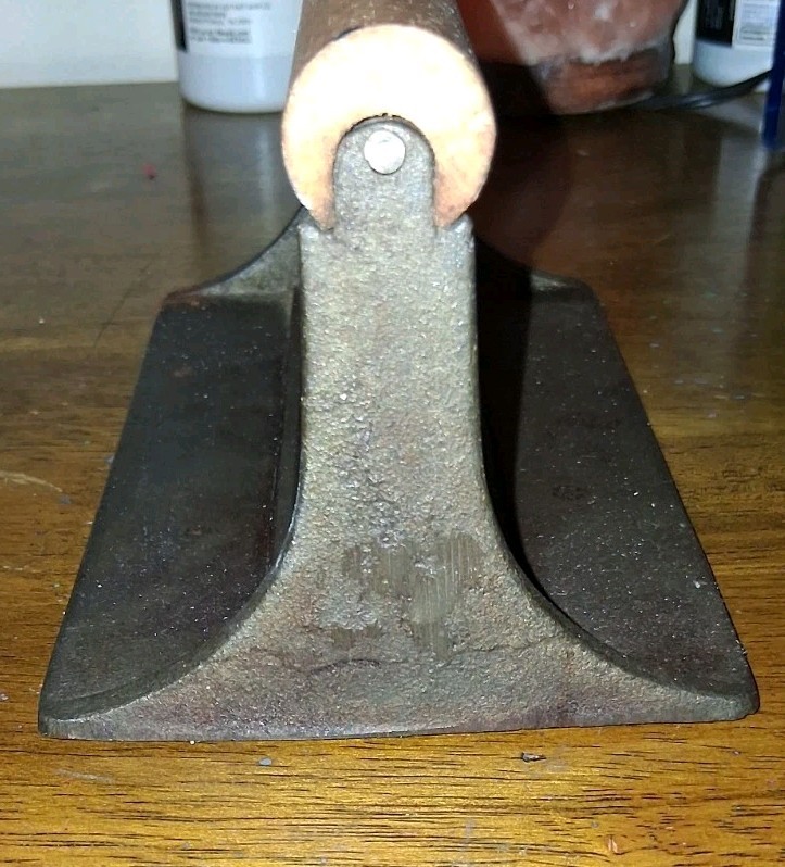 Vintage Cast Iron Bacon Press Pig Design, Large 8 in, Wooden Handle, Black/Brown gallery