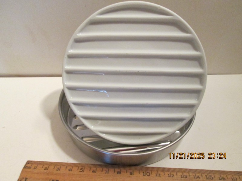 MLKEYKERS CLASSIC 4.5 OZ-KING SIZE 6.5 OZ HAMBURGER PRESS Porcelain/Metal Tray gallery