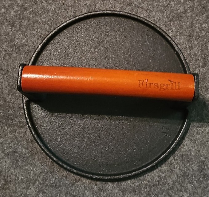 Burger Press Firsgrill Round Cast Iron With Wooden Handle