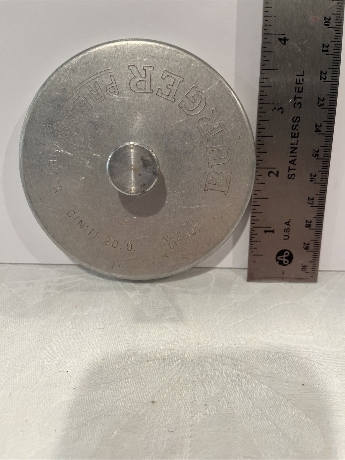Vintage 1960s Heuck Burger Press Metal CIN'TI 20.0. US Pat D191367 USA EUC gallery