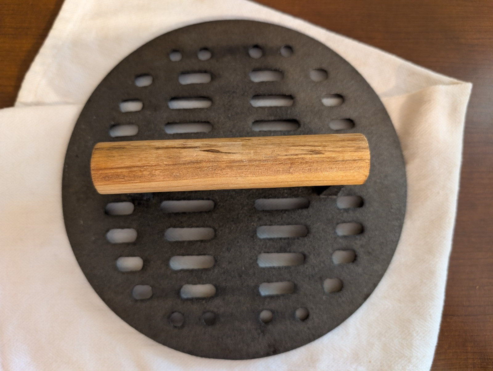 Vtg 9in Round Cast Iron Grilling Utensil Smash Grill Press Clean and Seasoned gallery