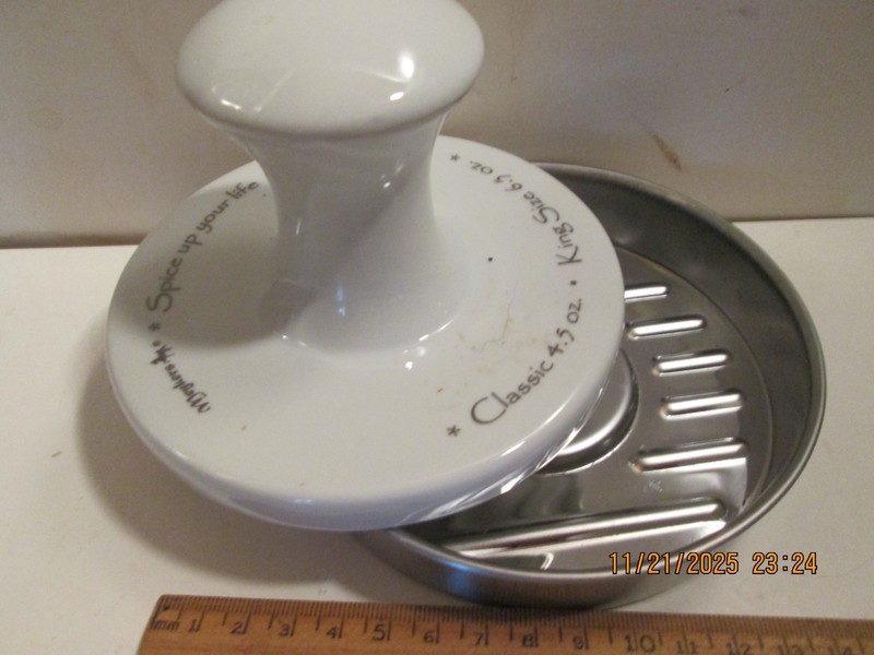 MLKEYKERS CLASSIC 4.5 OZ-KING SIZE 6.5 OZ HAMBURGER PRESS Porcelain/Metal Tray gallery