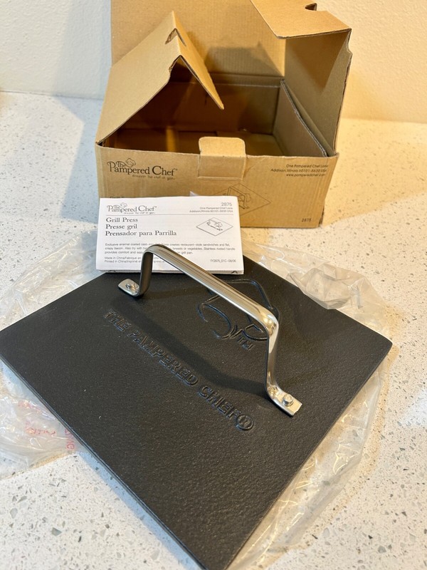 PAMPERED CHEF 2875 Cast Iron Restaurant Style Grill / Bacon Press - NEW IN BOX gallery