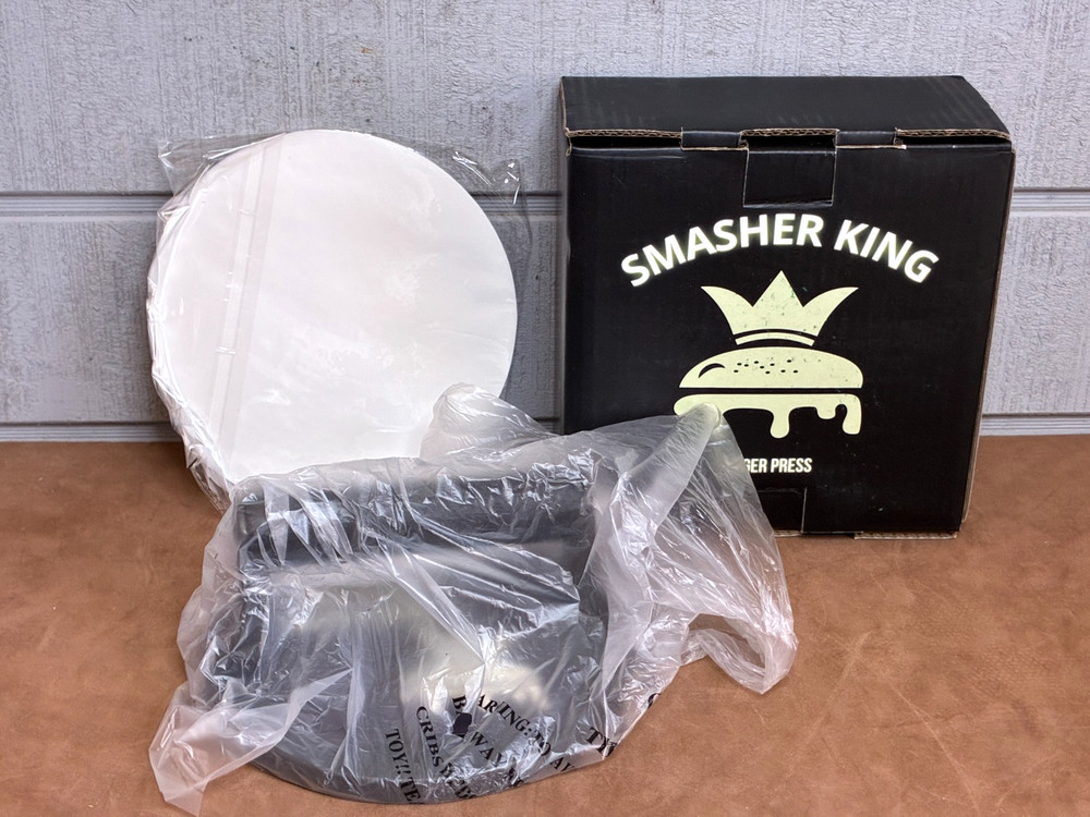 SMASHER KING Burger Press w/ Packet of Patty Paper ~ Premium Cast Iron ~ NIB