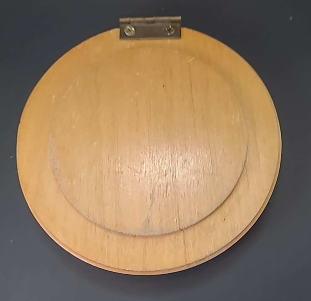 1950s Hamburger Press Grandma Core Wood Rooster Transfer Design 6" Diameter gallery