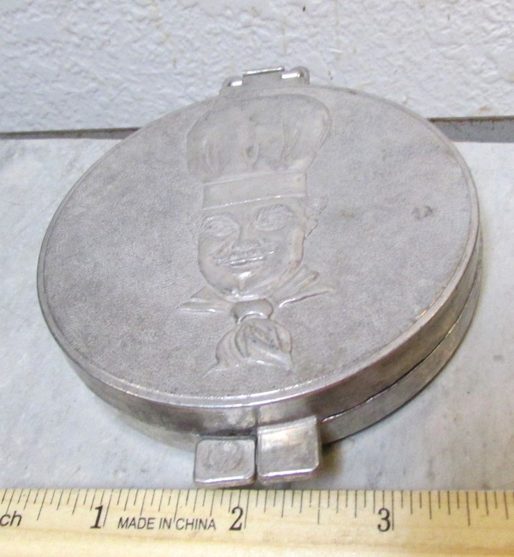 Vintage metal Hamburger Press 3.5 inch, great kitchen decor item gallery