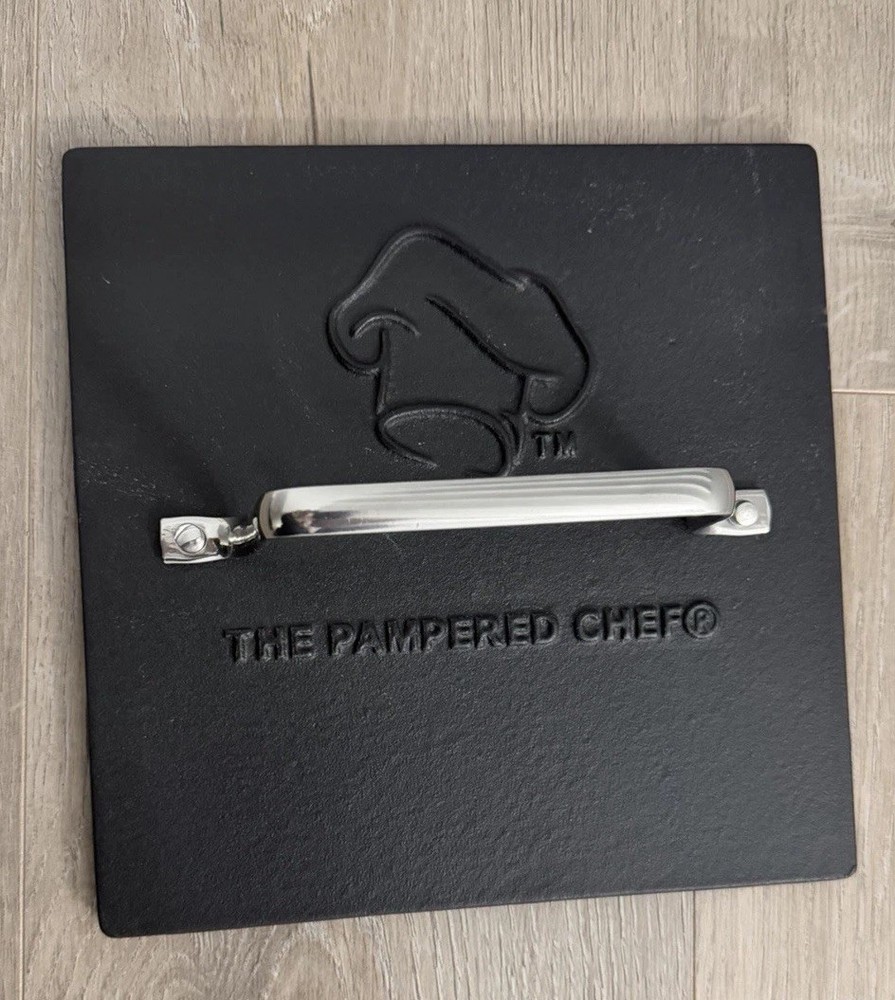Pampered Chef Cast Iron Grill Press #2875 8.5 X 8.5 Burgers Or Bacon