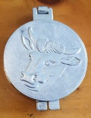 Vintage ALUMINUM 3.5” Hamburger Press Patty-Maker Meat Mold COW Bull Taiwan