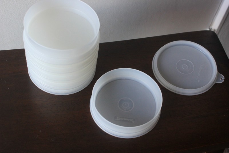 TUPPERWARE HAMBURGER KEEPERS 6 WITH SEAL gallery
