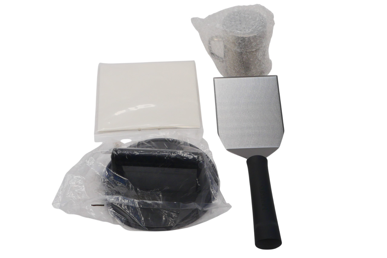 Cuisinart Smashed Burger Kit Cast Iron - Free Shipping gallery