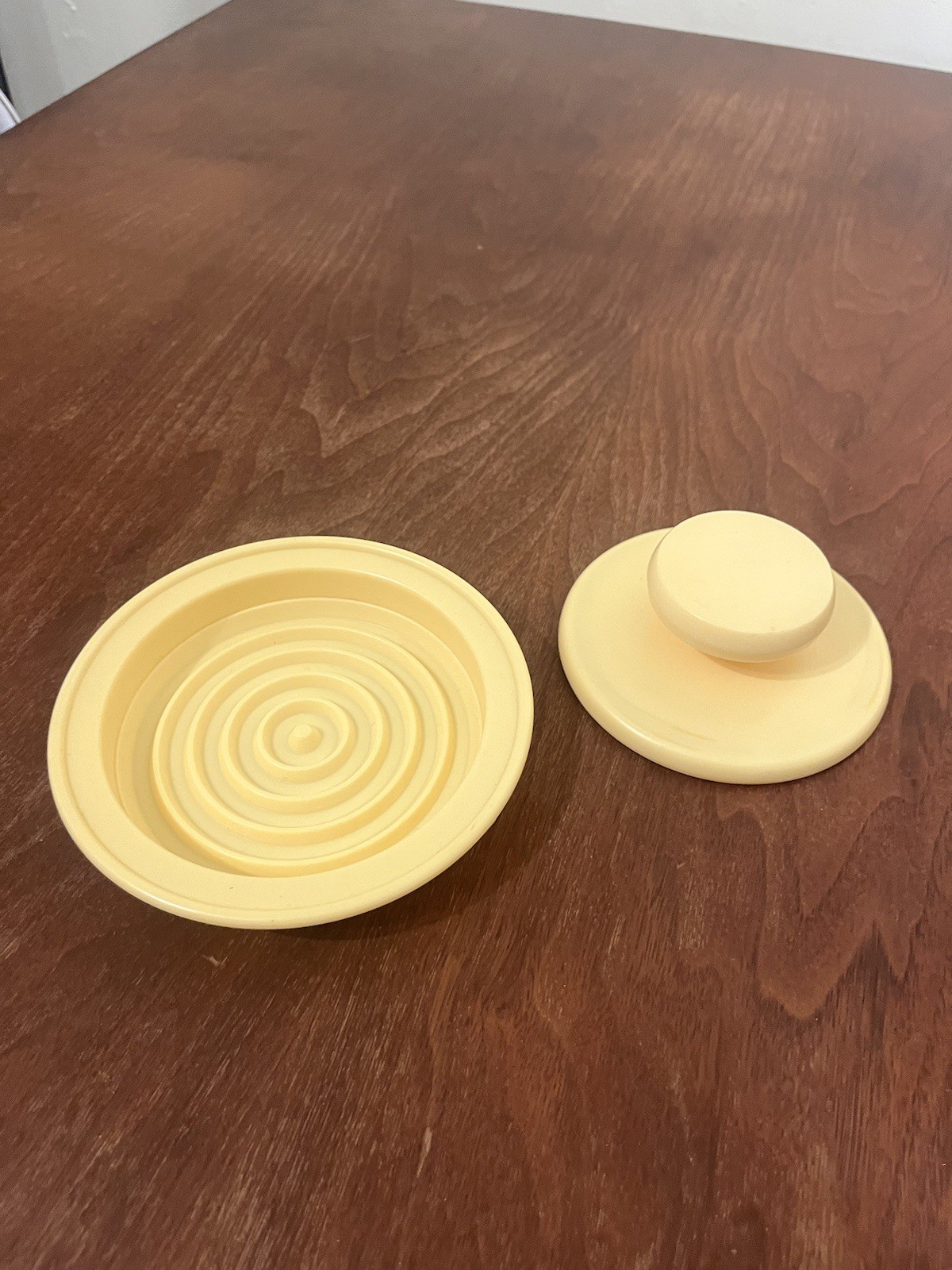 Vtg Robinson’s Burger Press Meat Tastee Rings Foley Alabama USA Yellow gallery