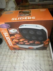 NOSTALGIA ELECTRICS MINI BURGER MAKER Sliders Grill -WHITE-NEW IN BOX 6 CAPACITY