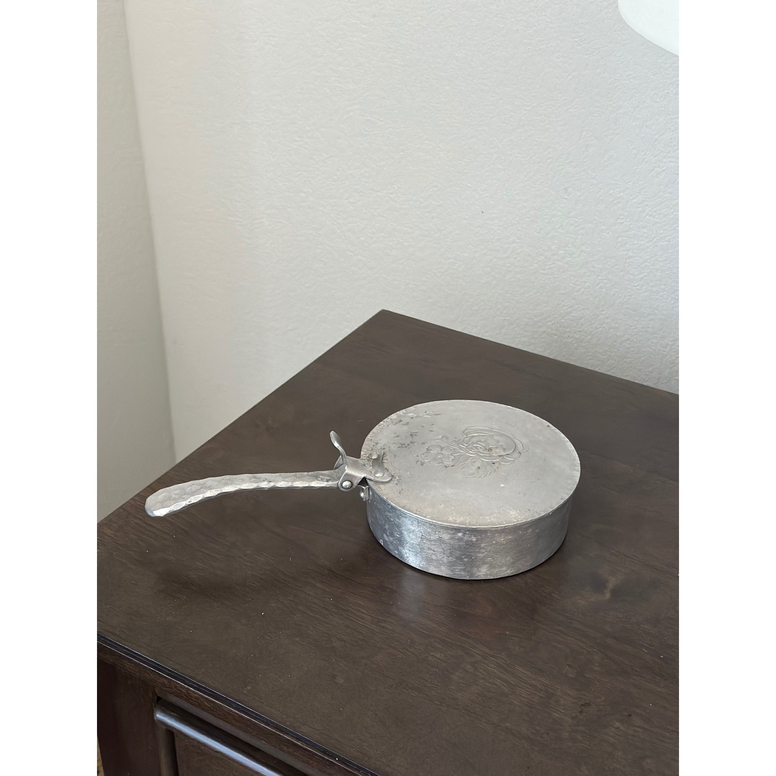 VTG Everlast Hand-Forged Hammered Floral Aluminum Silent Butler Crumb Catcher gallery