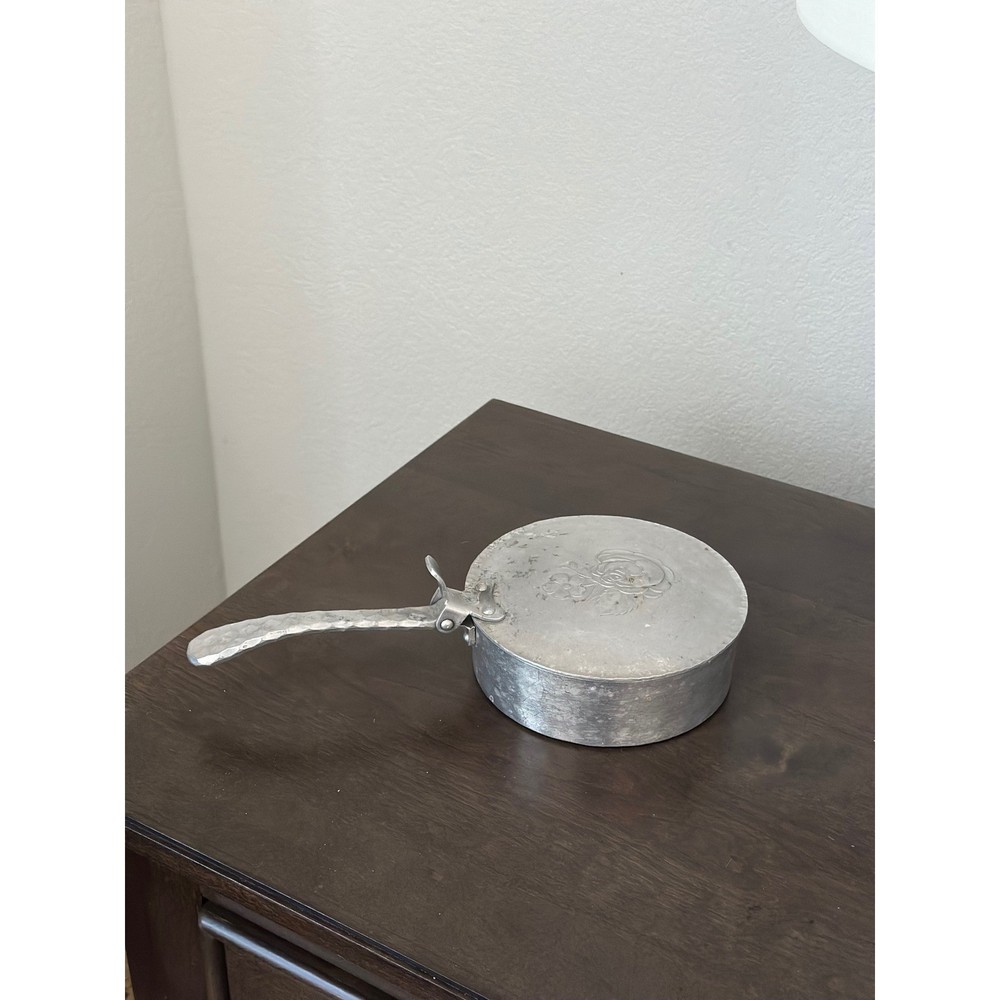 VTG Everlast Hand-Forged Hammered Floral Aluminum Silent Butler Crumb Catcher