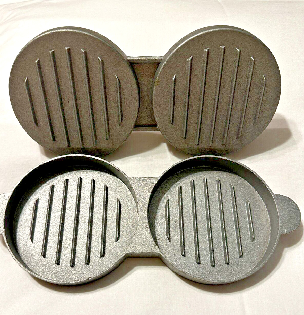 Crofton Non-Stick Hamburger Press, Heavy Duty Cast Aluminum Slightly Used #2142 gallery