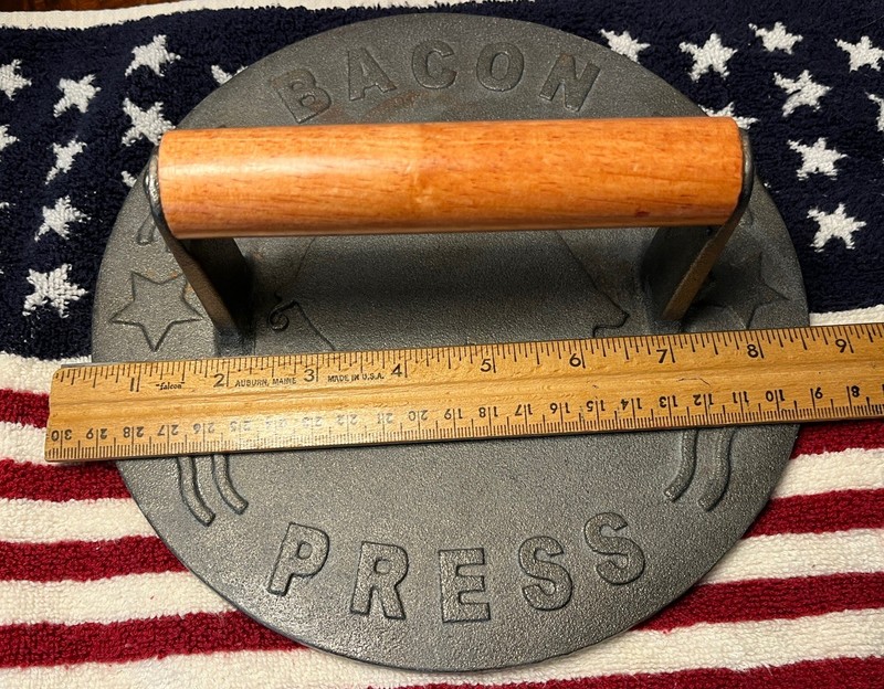 Bellemain 8.5” Cast Iron PIG Bacon Grill Press Stay Cool Wood Handle Round gallery