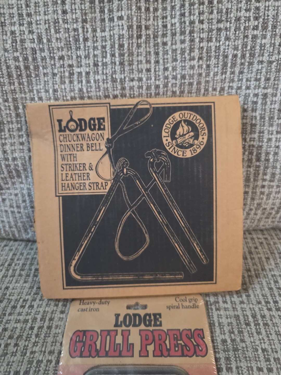 LODGE Heavy Duty Cast Iron Grill Press Chuckwagon Dinner Bell New Old Stock gallery