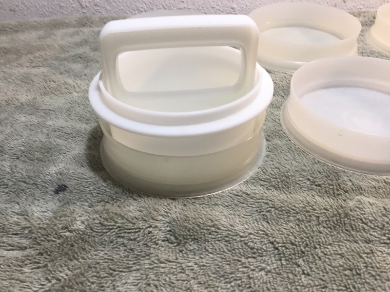 LOT of 6~Tupperware 4" Hamburger Patty Press Stack Freeze Keepers 882 (E) gallery
