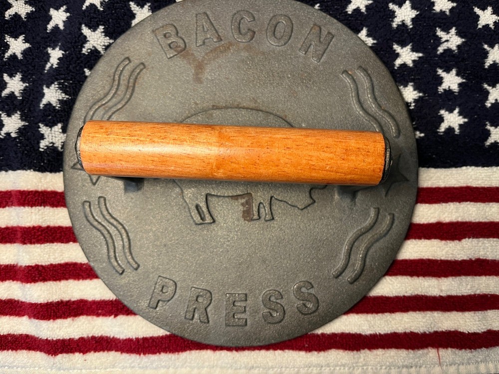 Bellemain 8.5” Cast Iron PIG Bacon Grill Press Stay Cool Wood Handle Round