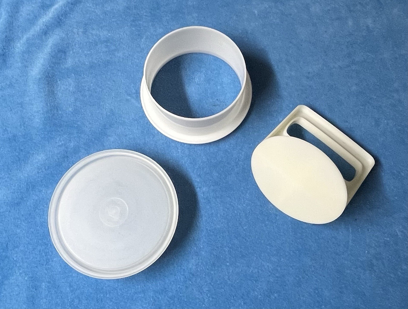 Vintage Tupperware Burger Press & 1 Keeper gallery