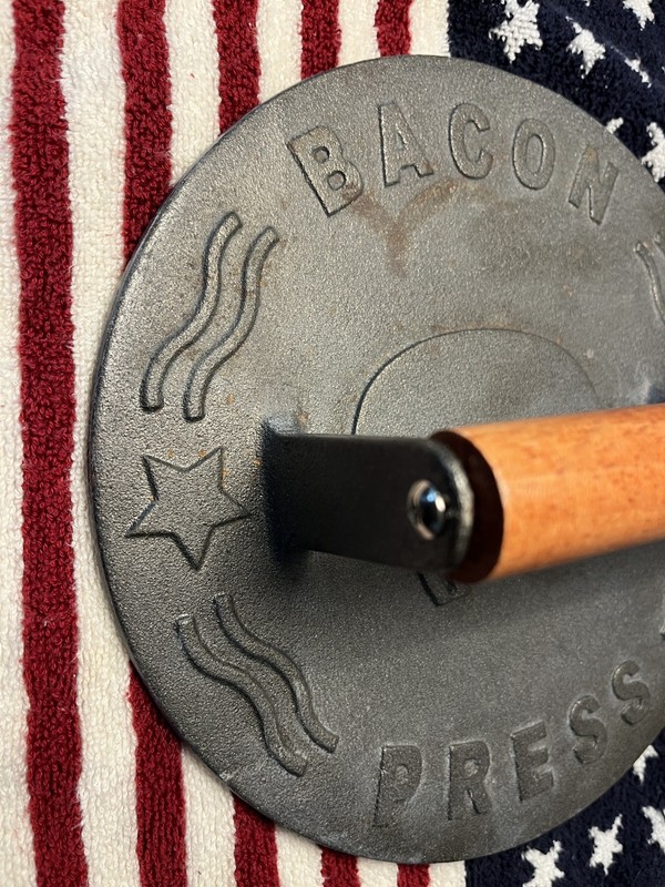 Bellemain 8.5” Cast Iron PIG Bacon Grill Press Stay Cool Wood Handle Round gallery