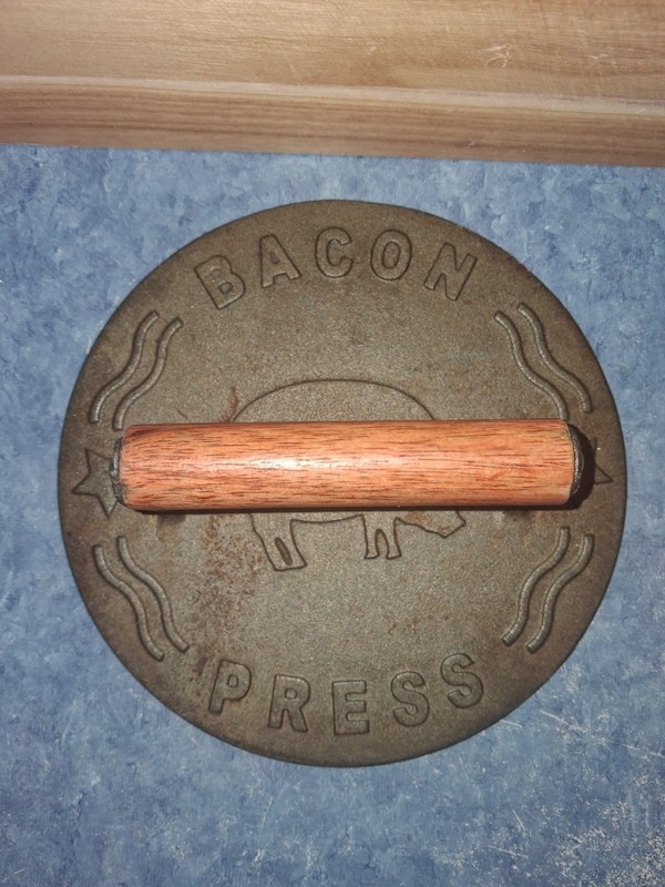 Cast Iron Ribbed Bacon Press w/ Wood Handle, Large 8.5 in Diameter gallery