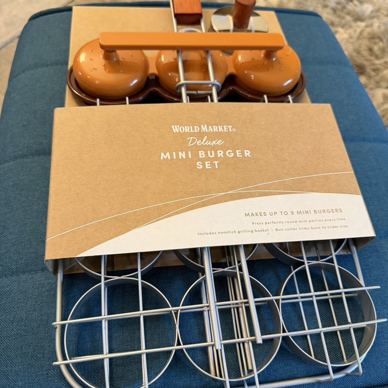 World Market Deluxe Mini Burger Set - NEW -9 Burgers gallery