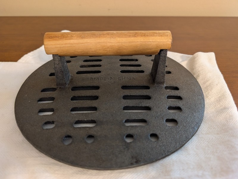 Vtg 9in Round Cast Iron Grilling Utensil Smash Grill Press Clean and Seasoned gallery