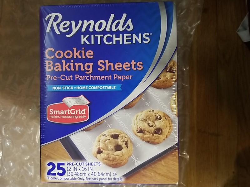 Reynolds Kitchens Cookie Baking Sheets, Pre-Cut 25 Count (Pack of 4), White gallery