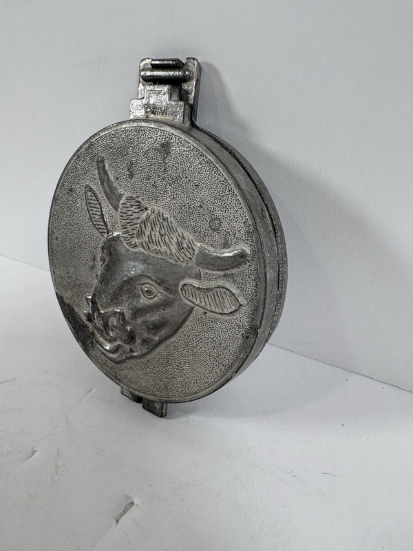 Vintage Bull Head Cast Aluminum Hamburger Meat Patty Press Taiwan 4” Mold gallery