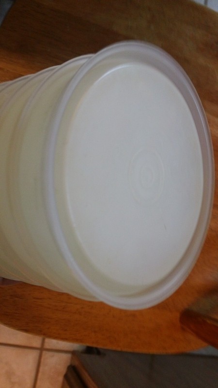 Vtg Tupperware #882 Burger Keeper 6 Keepers/ seal 7 pc-Opaque-used gallery
